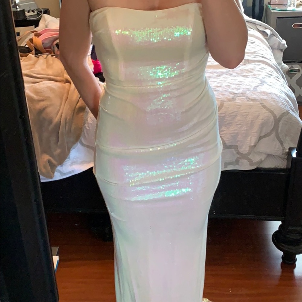 Beautiful off white sequins dress.